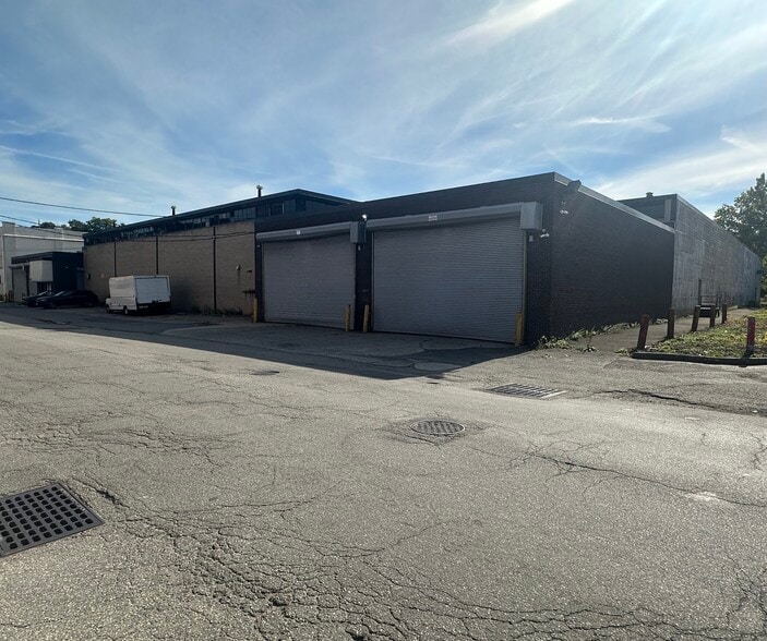 2043 83rd St, North Bergen, NJ à louer - Photo de l’immeuble – Image 2 sur 3