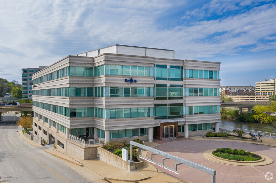 200 Barr Harbor Dr, Conshohocken, PA à louer - Photo de l’immeuble – Image 1 sur 8
