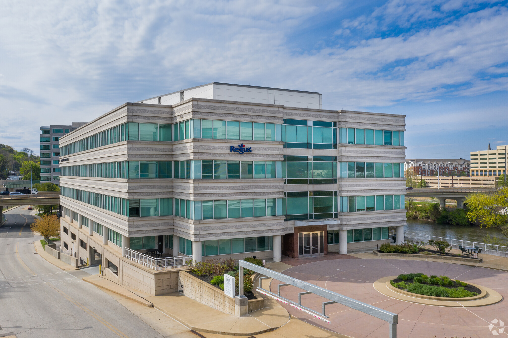 200 Barr Harbor Dr, Conshohocken, PA à louer Photo de l’immeuble– Image 1 sur 9