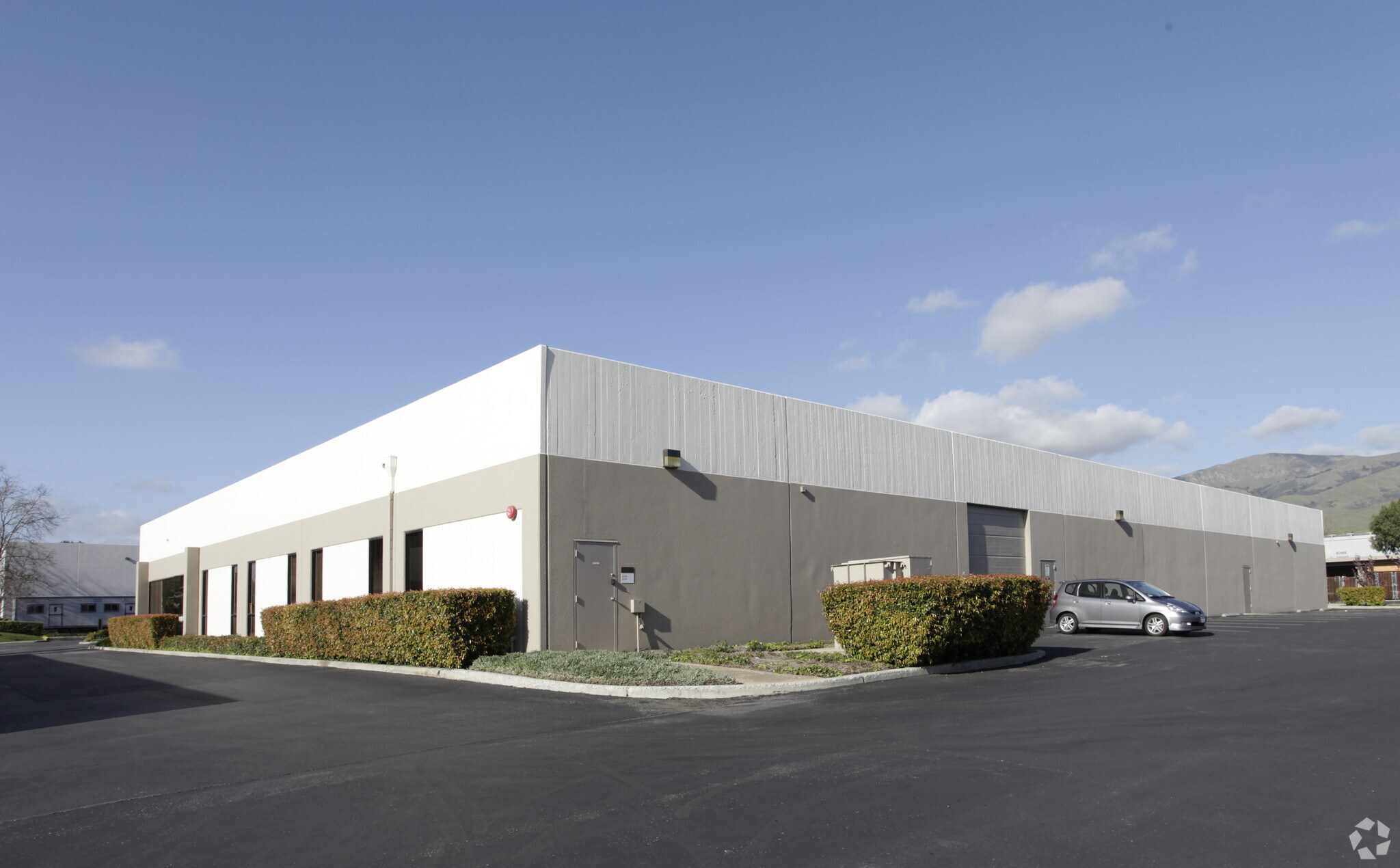 850-860 Auburn Ct, Fremont, CA à louer Photo de l’immeuble– Image 1 sur 3