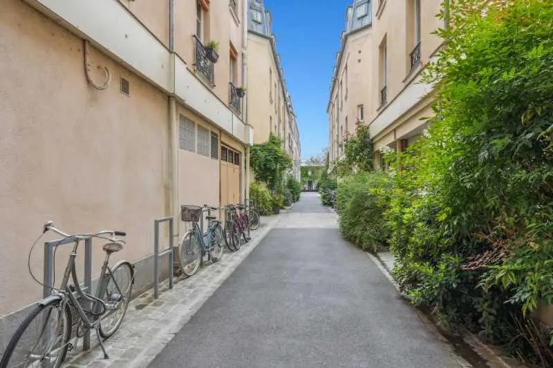 230 Rue Du Faubourg Saint-Antoine, Paris à louer - Photo de l’immeuble – Image 3 sur 11