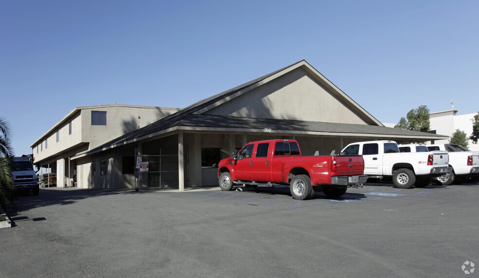 2042 S Grove Ave, Ontario, CA à louer - Photo de l’immeuble – Image 2 sur 7