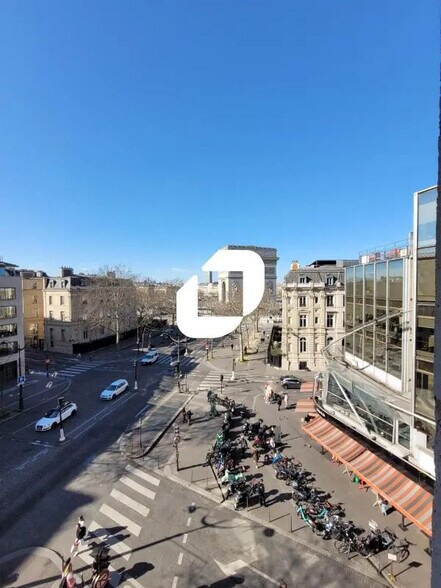82 Avenue Marceau, Paris à louer - Photo de l’immeuble – Image 1 sur 14