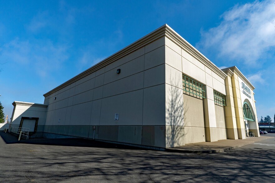 1024 Green Acres Rd, Eugene, OR à louer - Photo de l’immeuble – Image 3 sur 15