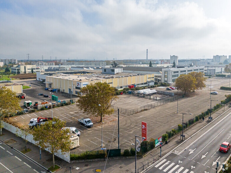 41 Boulevard Marcel Sembat, Vénissieux à louer - Photo de l’immeuble – Image 2 sur 3