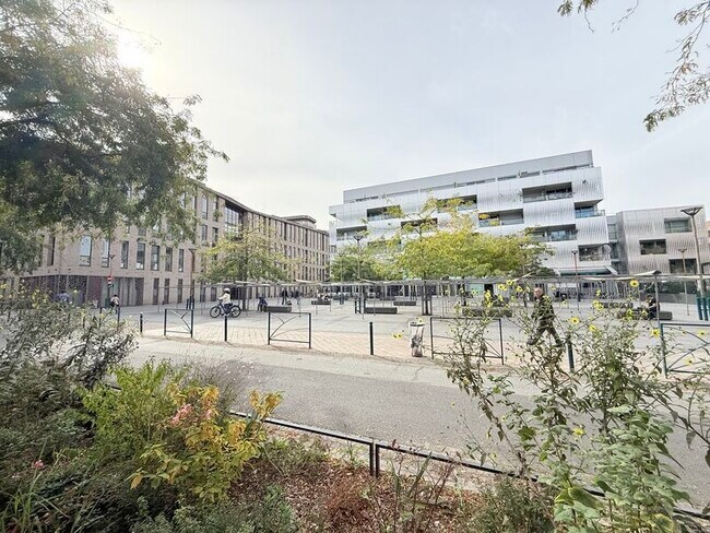 Plus de détails pour 30 Rue Hoche, Pantin - Bureau à louer