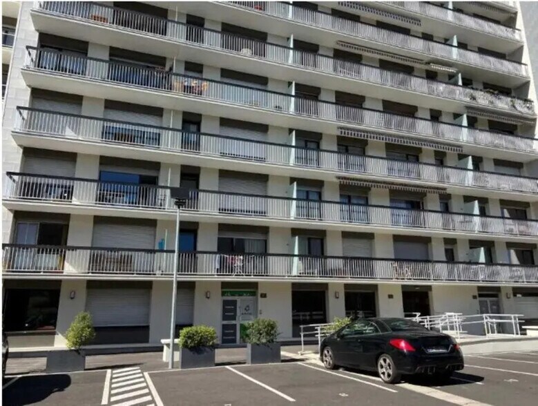 90 Avenue Albert 1er, Rueil-Malmaison à vendre - Photo de l’immeuble – Image 2 sur 20