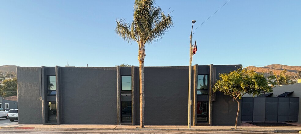 1895 E Main St, Ventura, CA à vendre - Photo de l’immeuble – Image 3 sur 19