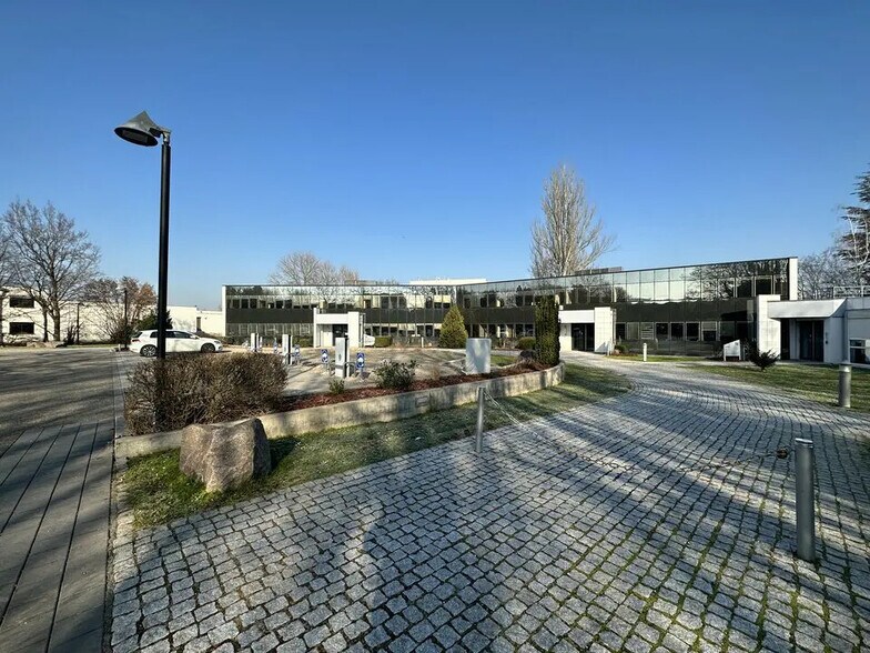 Bureau dans Eckbolsheim à louer - Photo de l’immeuble – Image 1 sur 6