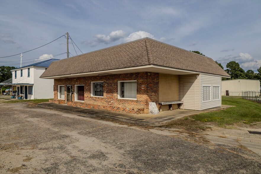 710 N Walnut St, Fairmont, NC à vendre - Photo de l’immeuble – Image 2 sur 16