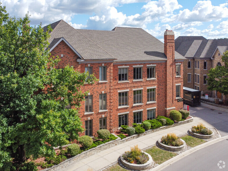 55-57 Village Centre Pl, Mississauga, ON à louer - Photo de l’immeuble – Image 3 sur 3
