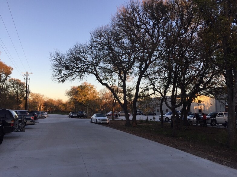 12701 Lowden Ln, Manchaca, TX à louer - Photo de l’immeuble – Image 2 sur 9