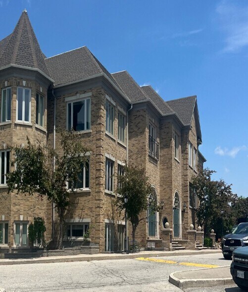406-410 N Service Rd E, Oakville, ON à vendre - Photo de l’immeuble – Image 1 sur 3