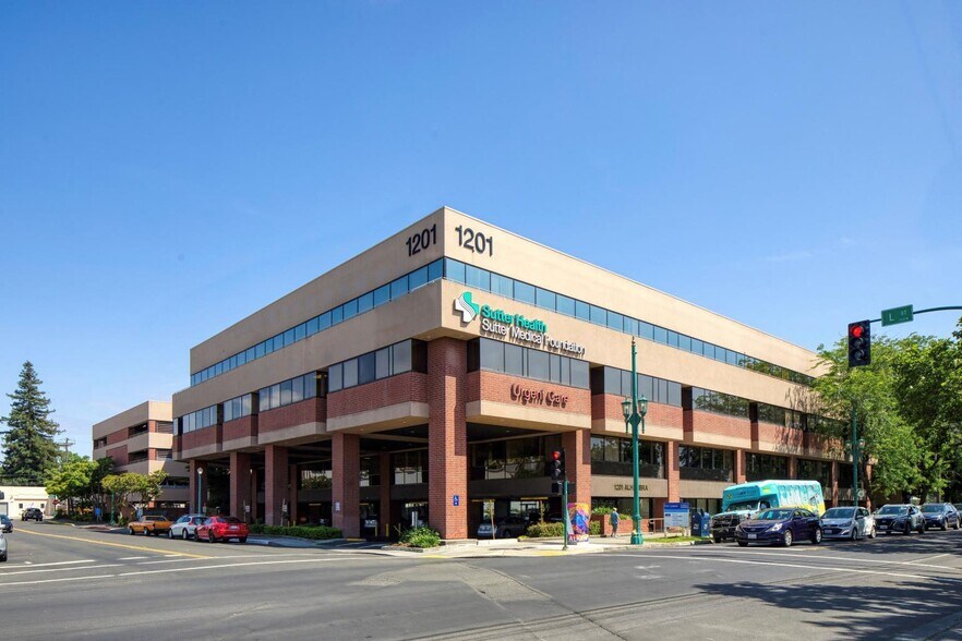 1201 Alhambra Blvd, Sacramento, CA à louer - Photo de l’immeuble – Image 1 sur 11