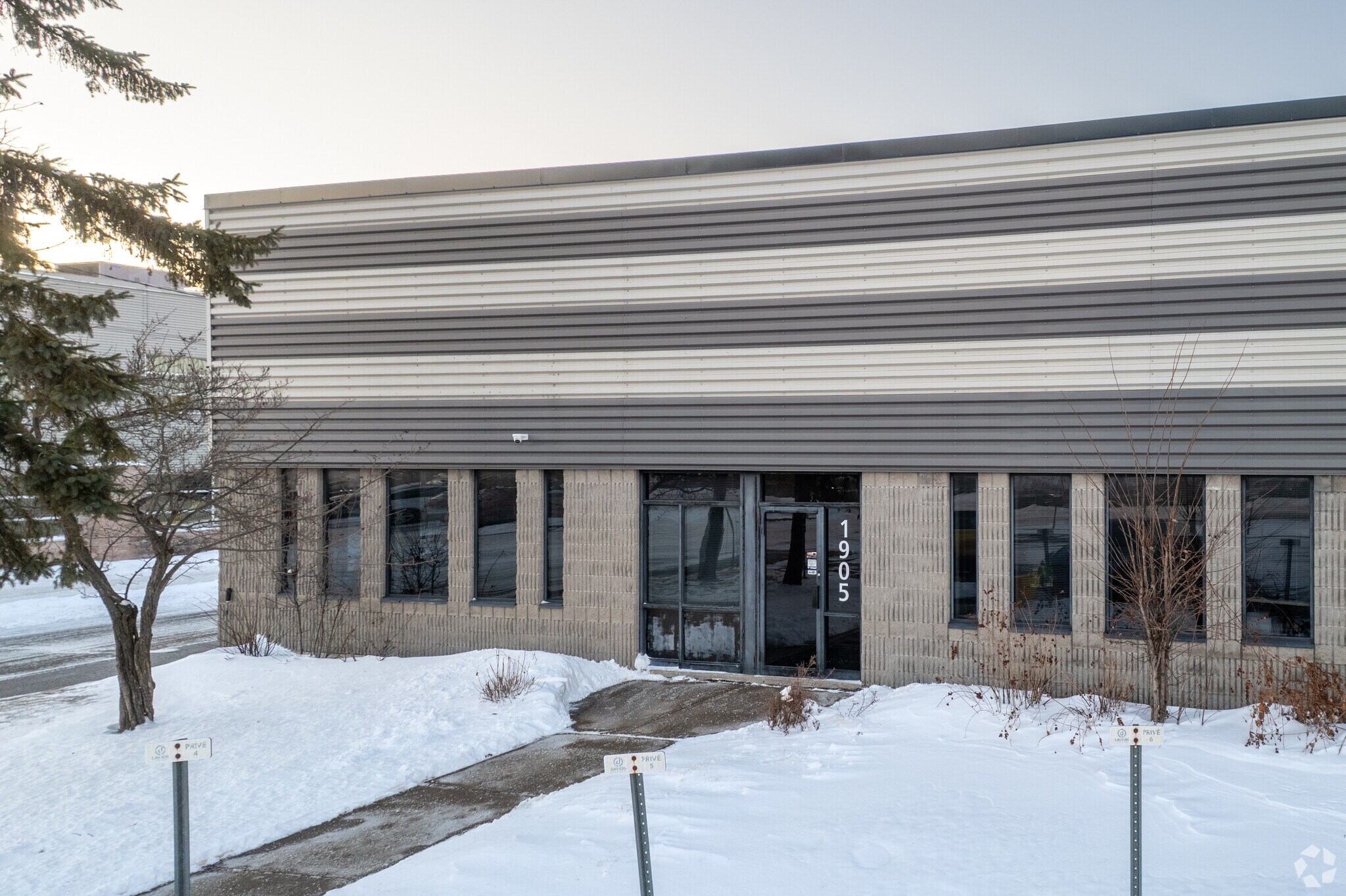 1875-1905 Boul Lionel-Bertrand, Boisbriand, QC à louer Photo de l’immeuble– Image 1 sur 24