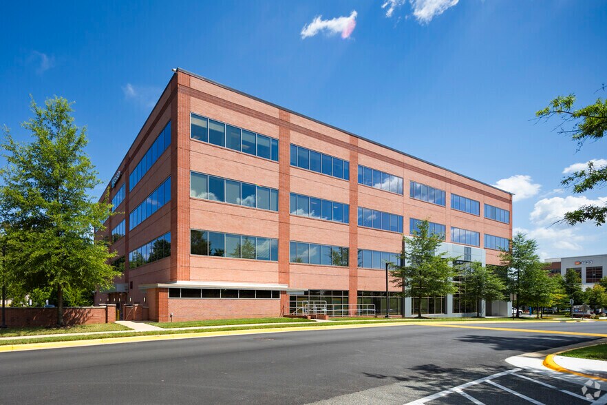 3580 Joseph Siewick Dr, Fairfax, VA à louer - Photo de l’immeuble – Image 2 sur 4