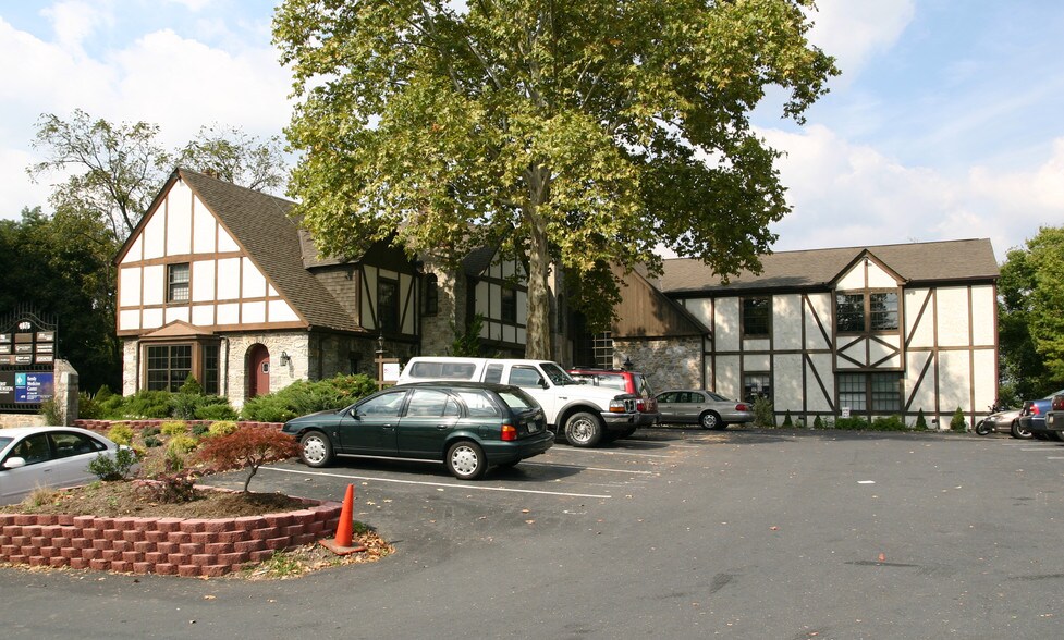 4076 Market St, Camp Hill, PA à louer - Photo de l’immeuble – Image 2 sur 3