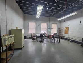 42-40 Crescent Street, Long Island City, NY à louer Photo de l’immeuble– Image 1 sur 3