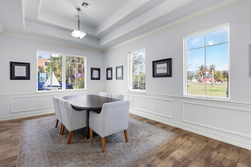 1001 N US Highway 1, Fort Pierce, FL à louer - Photo de l’immeuble – Image 2 sur 16