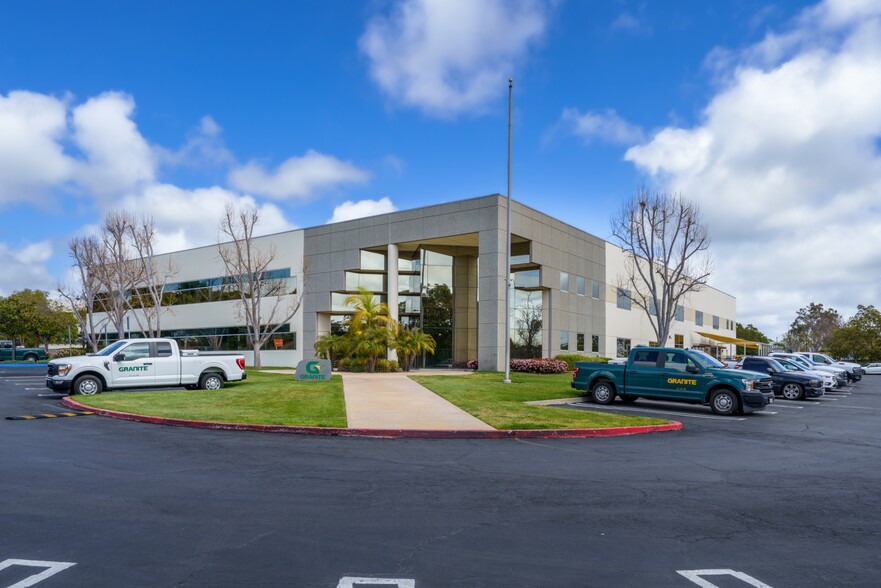 2790 Business Park Dr, Vista, CA à louer - Photo de l’immeuble – Image 2 sur 6