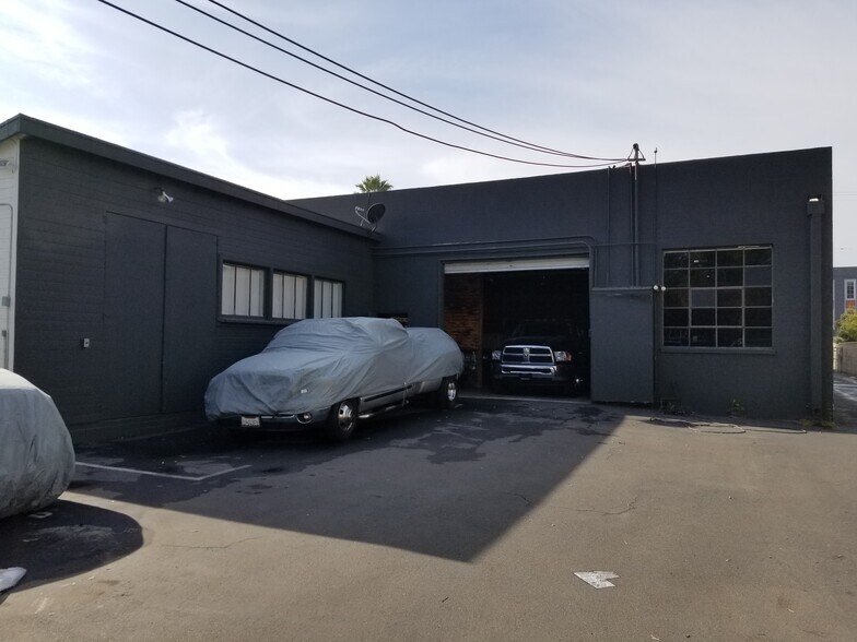 2020 Placentia Ave, Costa Mesa, CA à louer - Photo de l’immeuble – Image 1 sur 23
