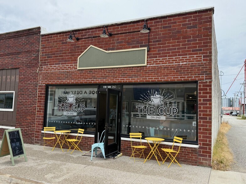 110 NW 2nd St, Stuart, IA à vendre - Photo de l’immeuble – Image 2 sur 9