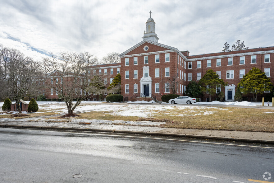 60 Austin Ave, Greenville, RI à vendre - Photo de l’immeuble – Image 1 sur 6