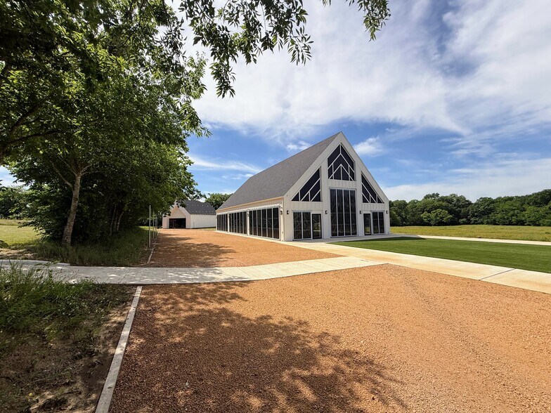 Wedding Venue+Land+Custom Home (Celina) portefeuille de 2 biens à vendre sur LoopNet.fr - Photo de l’immeuble – Image 2 sur 49