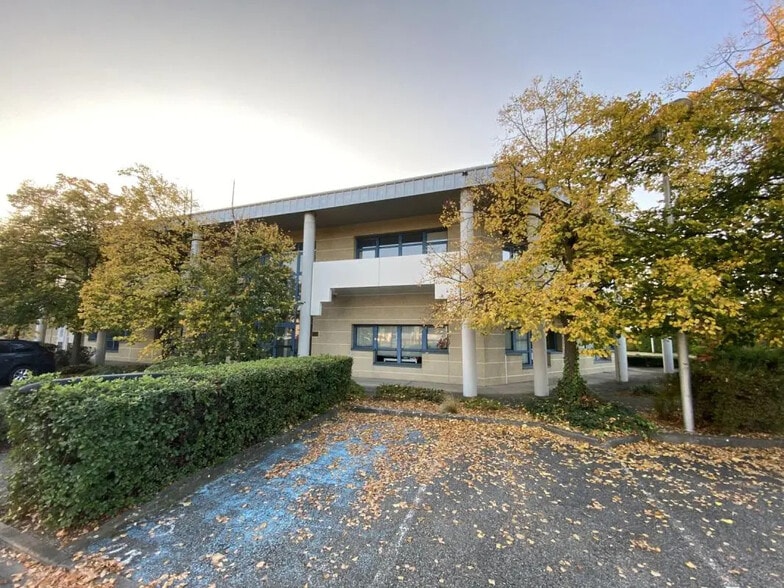 13 Allée Des Tulipiers, Bron à vendre - Photo de l’immeuble – Image 3 sur 17