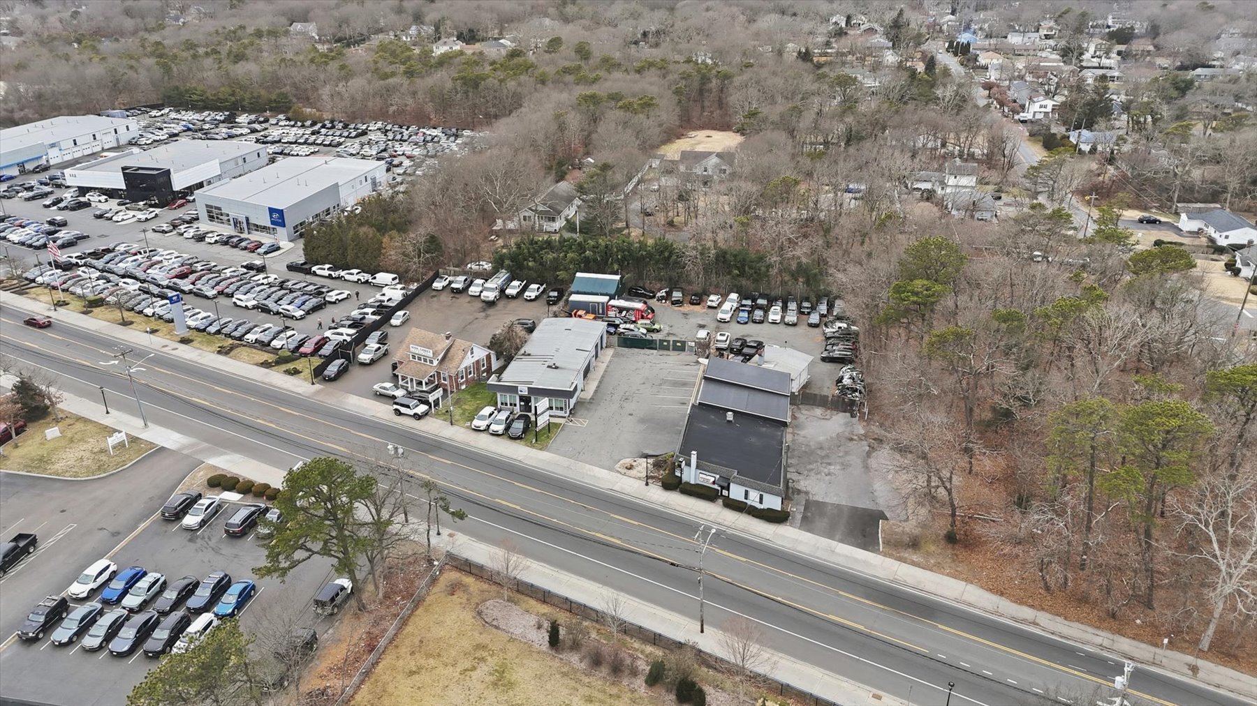 2160-2164 Route 112 portefeuille de 2 biens à vendre sur LoopNet.fr Photo principale– Image 1 sur 42