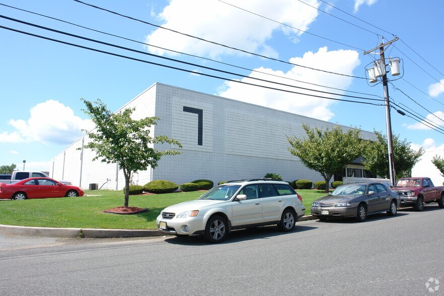 7 Self Blvd, Carteret, NJ à louer - Photo principale – Image 1 sur 4