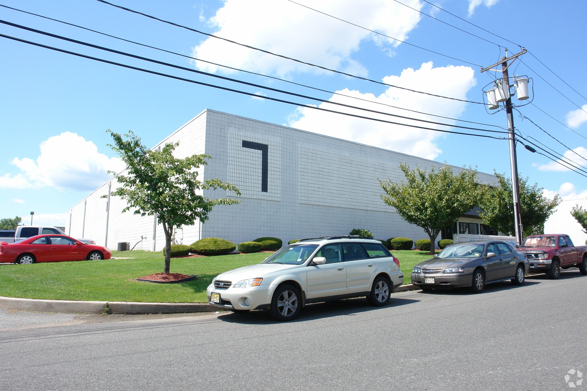 7 Self Blvd, Carteret, NJ à louer Photo principale– Image 1 sur 5