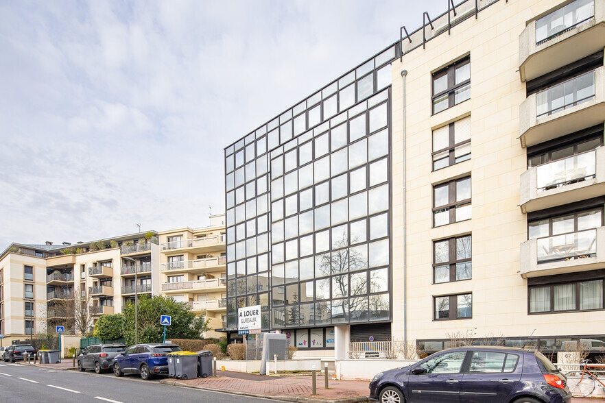 65 Rue Jean Jacques Rousseau, Suresnes à louer - Photo de l’immeuble – Image 2 sur 2