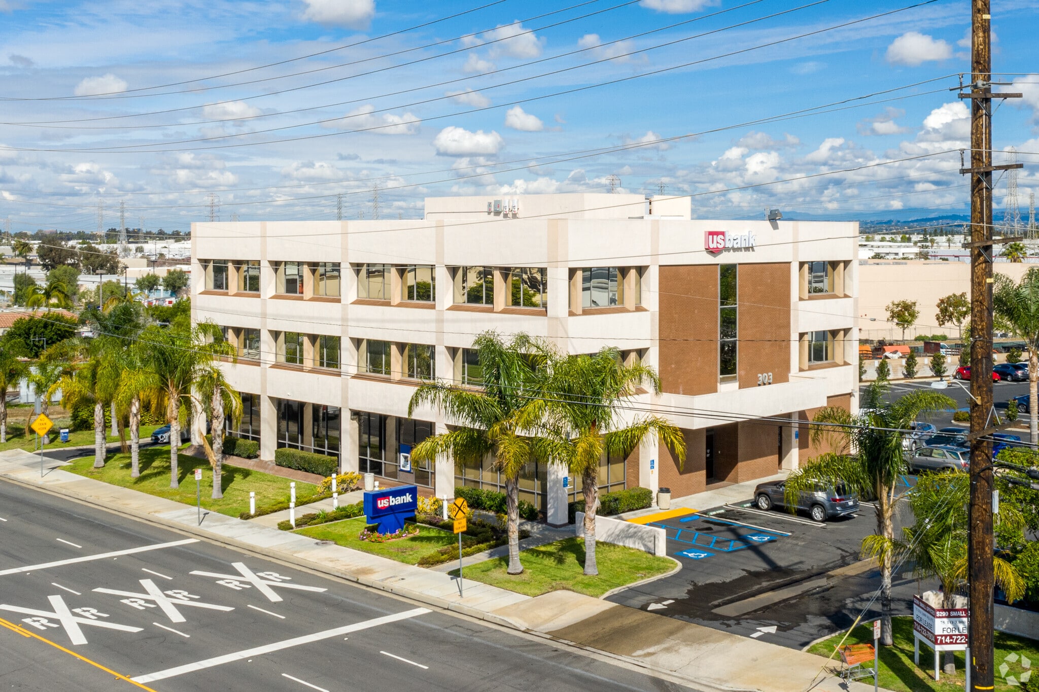 303 W Katella Ave, Orange, CA à louer Photo principale– Image 1 sur 10