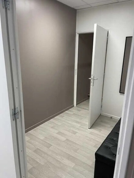 Local d’activités dans Creil à louer - Photo intérieure – Image 2 sur 4