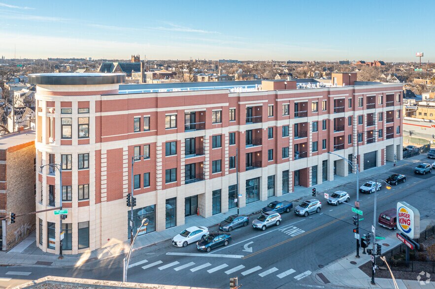 2823 W Belmont Ave, Chicago, IL à louer - Photo de l’immeuble – Image 2 sur 8