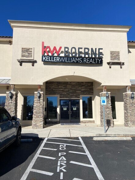 1018 River Rd, Boerne, TX à louer - Photo de l’immeuble – Image 1 sur 16