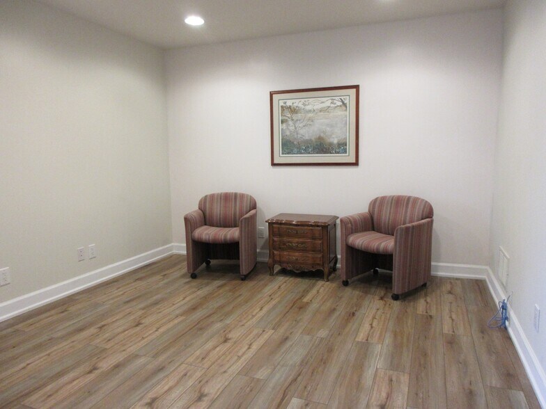 10 Stiles Ave, Maple Shade, NJ à louer - Photo de l’immeuble – Image 3 sur 19