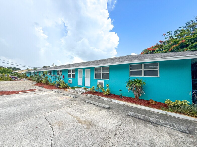 1845 Dillone Ln, North Palm Beach, FL à vendre - Photo de l’immeuble – Image 2 sur 11