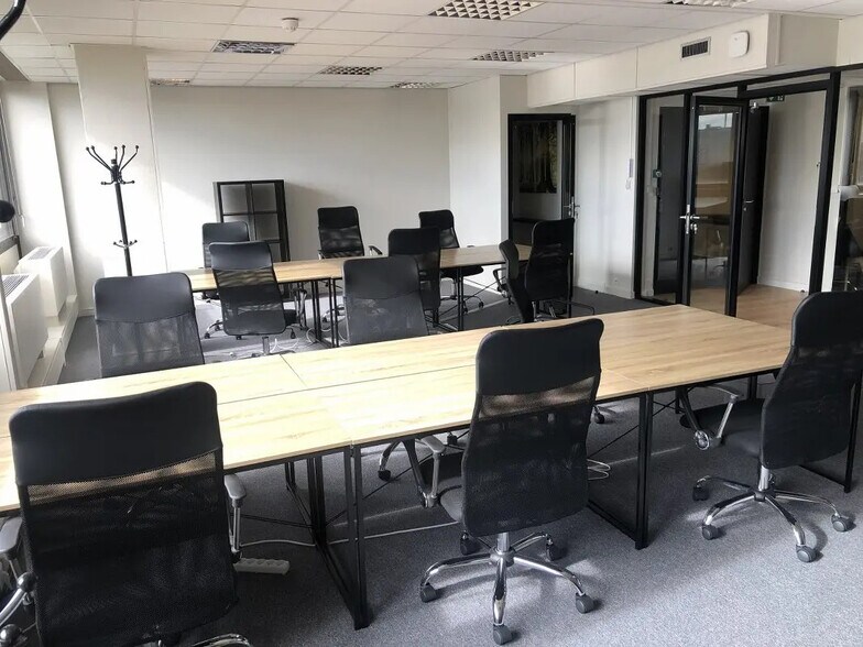 Bureau dans Saint-Cloud à louer - Photo de l’immeuble – Image 1 sur 6