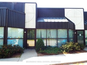 1621 Mcewen Dr, Whitby, ON à louer Photo intérieure– Image 1 sur 5