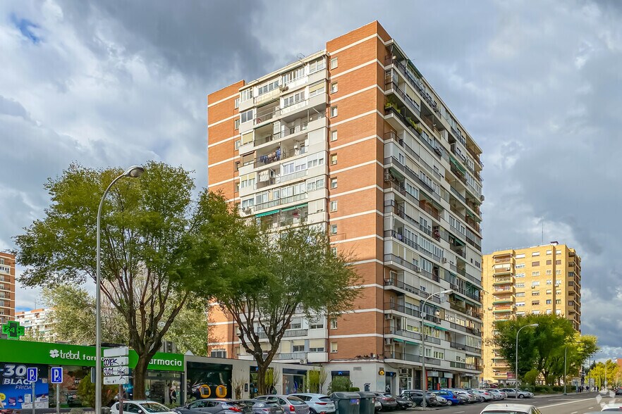 Immeuble residentiel dans Madrid, Madrid à vendre - Photo de l’immeuble – Image 3 sur 3