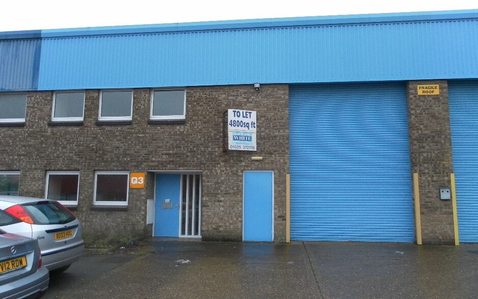 Cherrycourt Way, Leighton Buzzard à louer - Photo de l’immeuble – Image 3 sur 4