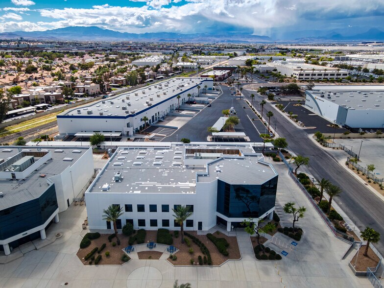 1525 Pama Ln, Las Vegas, NV à vendre - Photo de l’immeuble – Image 3 sur 6