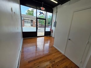 30 W Fort Lee Rd, Bogota, NJ à louer Photo intérieure– Image 2 sur 6