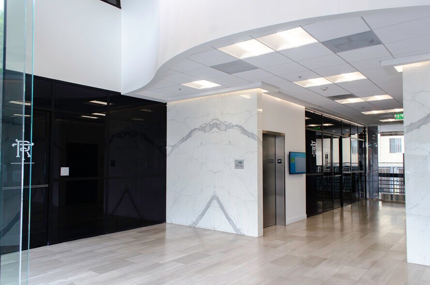 822 S Robertson Blvd, Los Angeles, CA à louer - Photo de l’immeuble – Image 3 sur 5