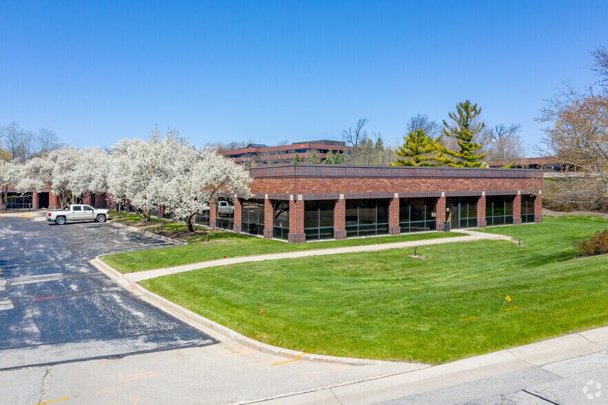 175 N Corporate Dr, Brookfield, WI à louer - Photo principale – Image 1 sur 3