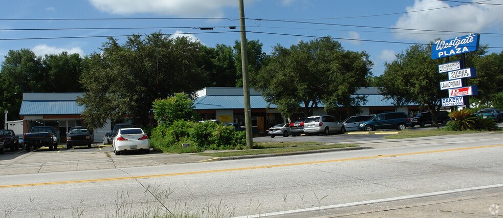 650 W New York Ave, Deland, FL à louer - Photo principale – Image 1 sur 2