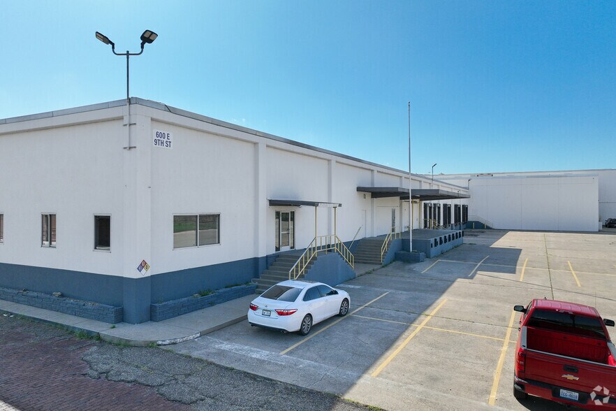 600 E 9th St, Fort Worth, TX à louer - Photo de l’immeuble – Image 2 sur 8