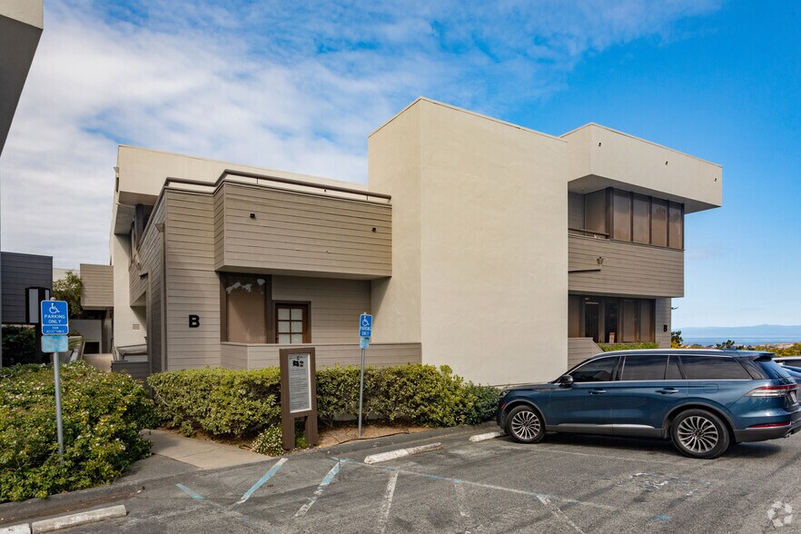 2511 Garden Rd, Monterey, CA à louer - Photo de l’immeuble – Image 2 sur 26